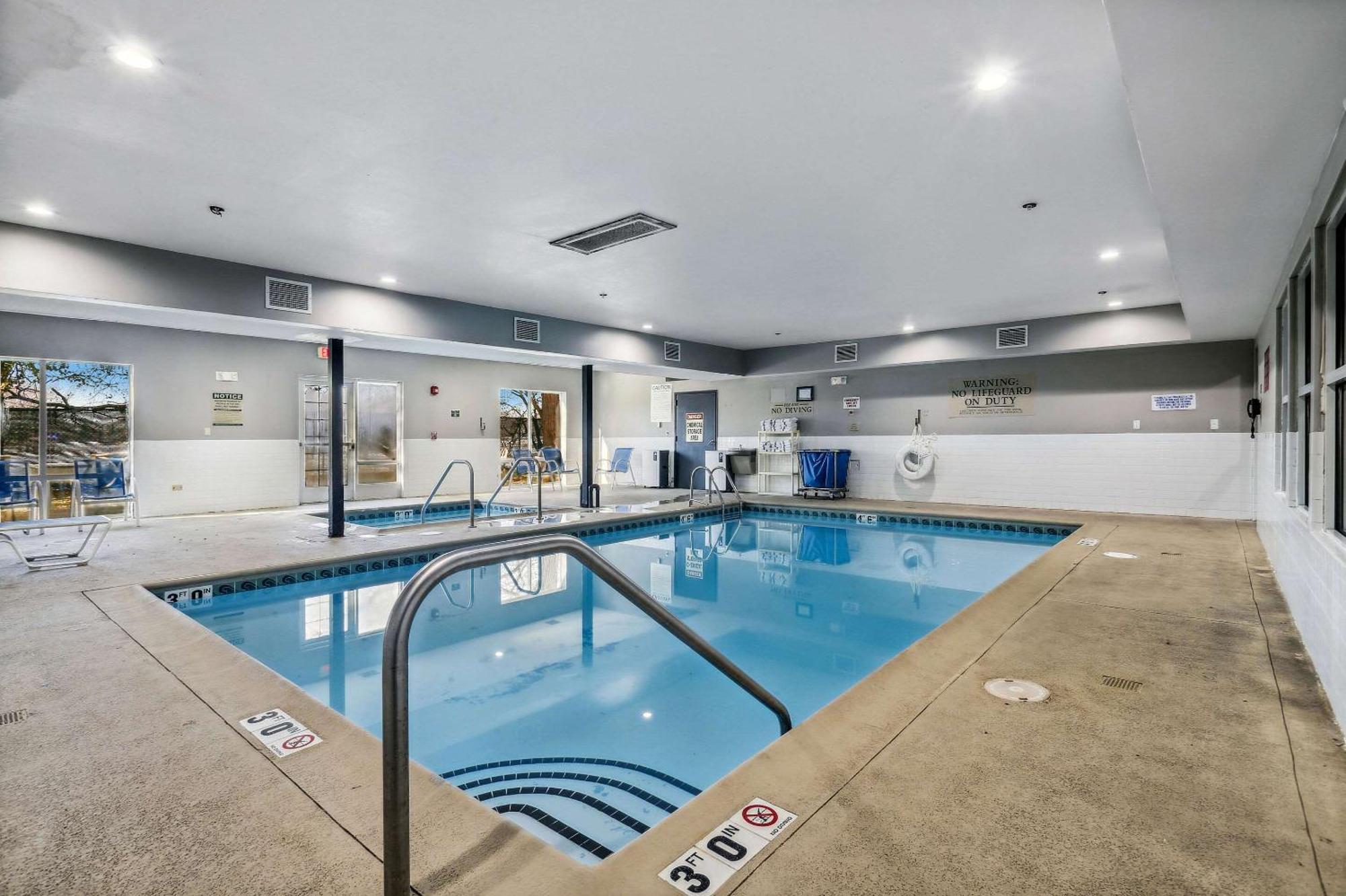 Hotel Country & By Radisson, Chicago O'hare South, Il Bensenville